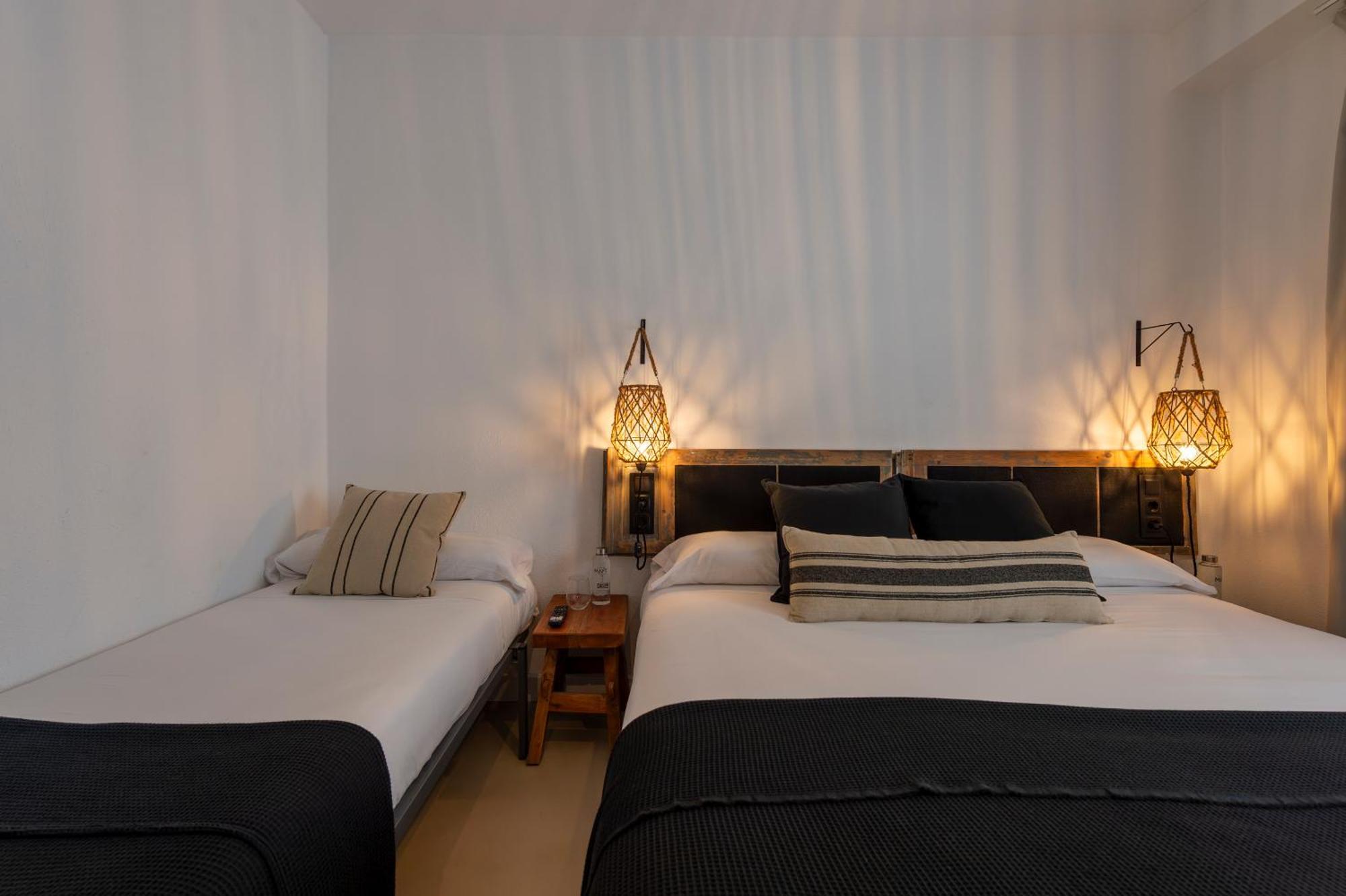 Hostal Boutique Es Menut 滨海托萨 外观 照片