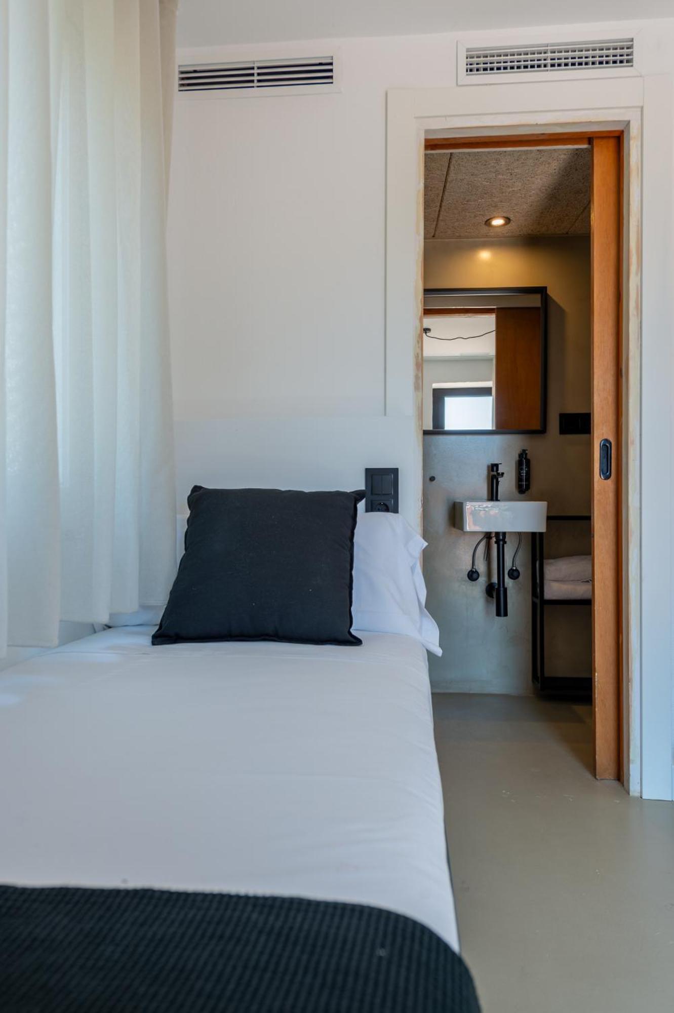 Hostal Boutique Es Menut 滨海托萨 外观 照片